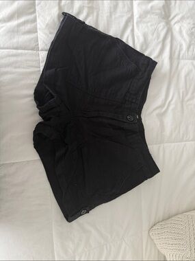 H&M Black Women's Casual Stretch Shorts size 4 US euro 34
